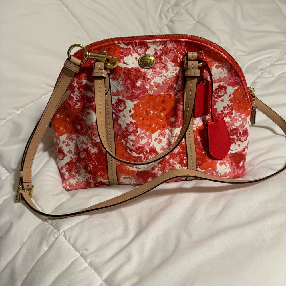 Coach Floral Peyton Red/Pink/White
Saffiano Handbag